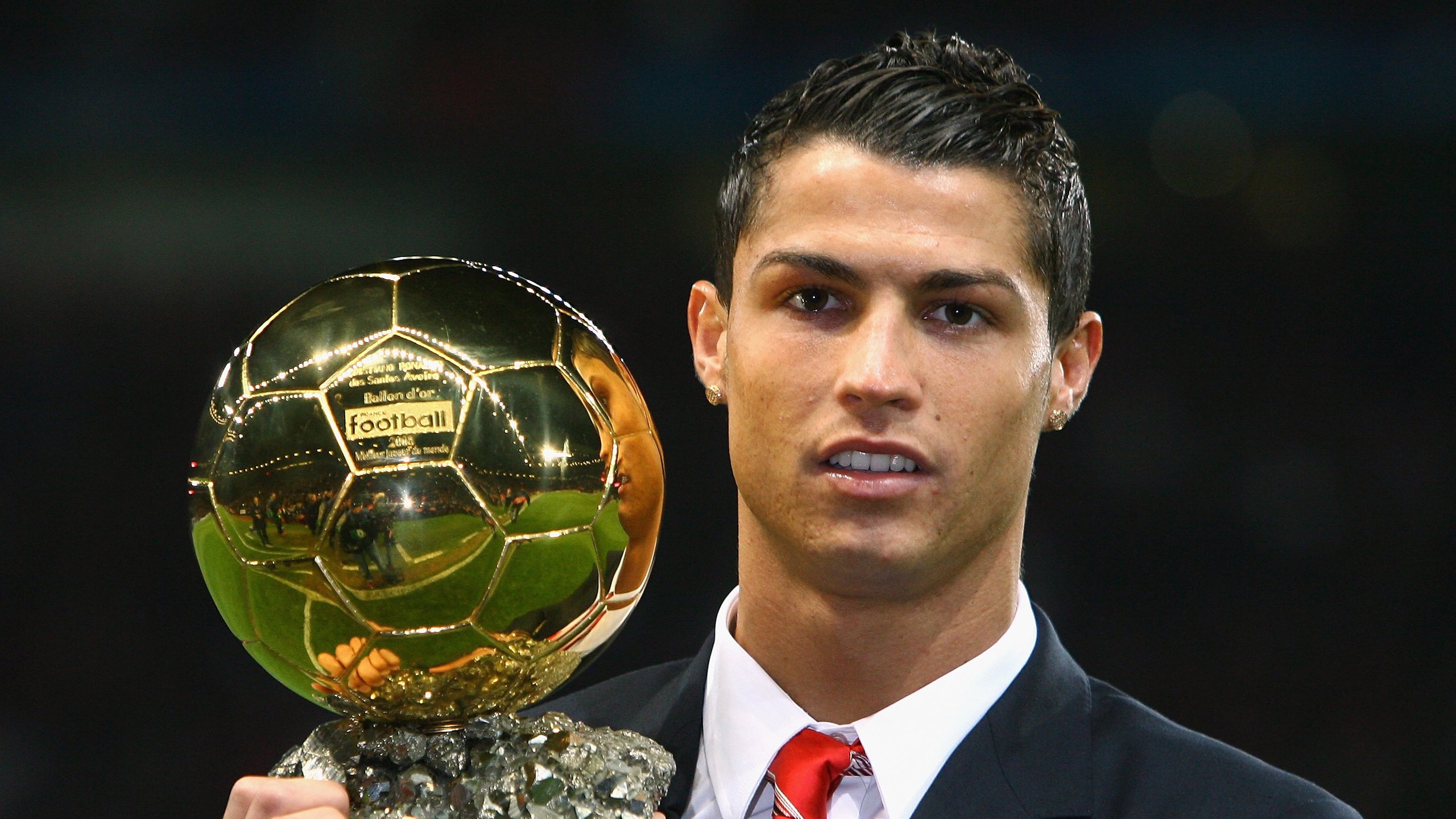 史上最“硬核”篮下争夺战：斯托亚科维奇在抢篮板时的拼搏让人敬佩！